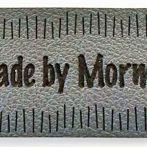 Merkelapp - made by mormor, grå