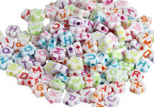 Plastperler 50g – Bokstavperler blomst 9mm