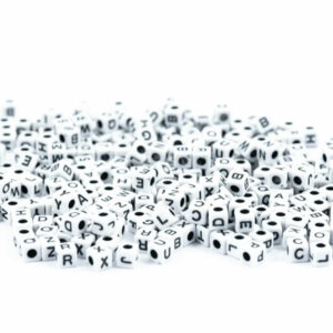 Perleboks - Bokstav Hvit/sort 5x5mm