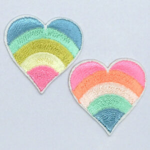 Strykemerke - regnbue hjerter 2stk små