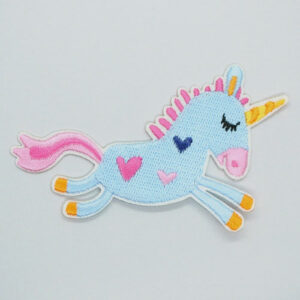 Strykemerke - lysblå enhjørning med hjerter
